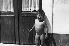 Bambini in strada: dall’archivio di Giuseppe Leone