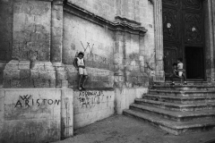 Bambini in strada: dall’archivio di Giuseppe Leone