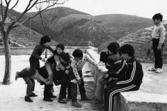 Bambini in strada: dall’archivio di Giuseppe Leone