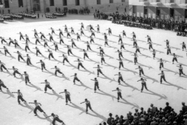 Manifestazioni fasciste in Piazza Impero